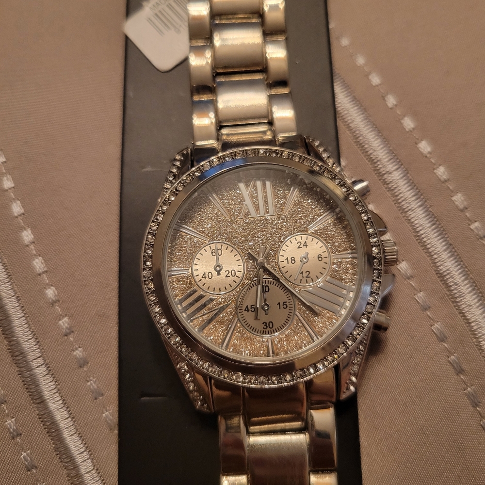 NY&Company Watch
